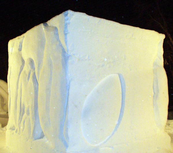 Snöskulptur med pingviner